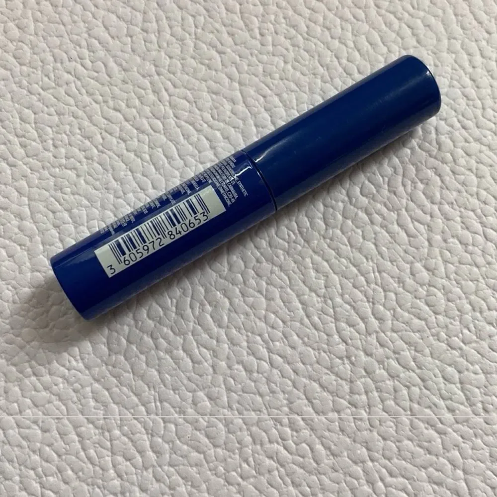 It cosmetics superhero waterproof mascara in super black